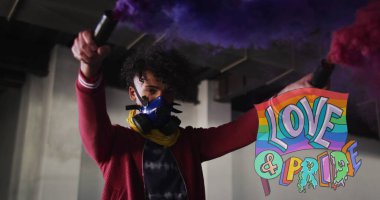 İşaret fişeği olan Afrikalı Amerikalı bir adama karşı gökkuşağı sevgisi ve gurur betimlemesi. lgbt hakları ve eşitlik kavramı dijital olarak oluşturuldu.