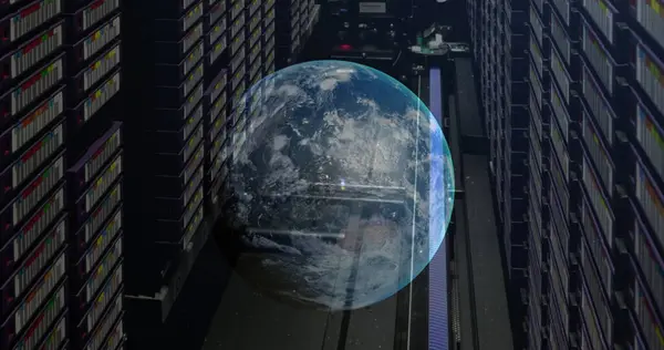 Bilgisayar Sunucu Odasına Karşı Bir Küresel Görüntü Küresel Veri Depolama — Stok fotoğraf