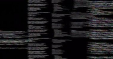 Siyah arkaplanda metin veri işleme katmanlarının animasyonu. Bağlantı, veri, işleme, dijital arayüz ve iletişim, dijital olarak oluşturulmuş video.