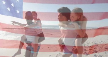 Amerika bayrağının yaz aylarında kumsalda kadınları sırtında taşıyan mutlu erkekler üzerindeki animasyonu. Amerikan vatanseverliği, çeşitlilik ve tatil konsepti dijital olarak oluşturulmuş video.