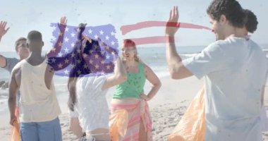 Amerika bayrağının yaz aylarında sahildeki çeşitli mutlu arkadaşlara karşı animasyonu. Amerikan vatanseverliği, çeşitlilik ve tatil konsepti dijital olarak oluşturulmuş video.
