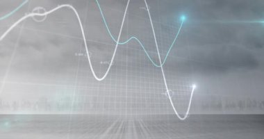 Şehir manzarası ve bulutlu gri gökyüzü üzerinde parlayan grafik işleme verilerinin animasyonu. Bağlantı, veri, iş dünyası, ağ, dijital arayüz ve iletişim, dijital olarak oluşturulmuş video.