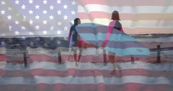 Animazione Bandiera Degli Stati Uniti Felici Donne Diverse Con Tavola — Video Stock