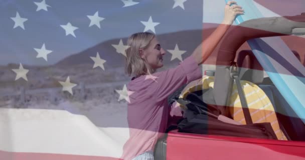 Animatie Van Vlag Van Kaukasische Vrouw Door Strand Amerikaans Patriottisme — Stockvideo