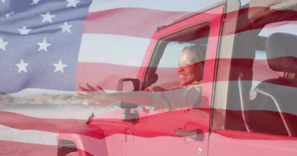 Animation Usa Flagga Över Afrikansk Amerikansk Kvinna Sitter Bilen Patriotism — Stockvideo