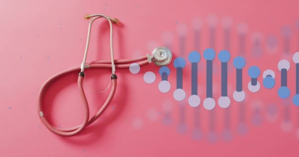 粉红背景下Dna链在听诊器上的动画 医疗服务 研究和保健 数码录像 — 图库视频影像