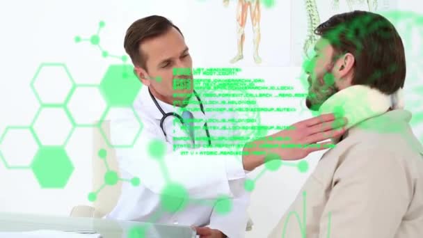 白血病の男性医師および首のブレースの患者に対する医療データ処理のアニメーション コンサルティング 医療サービス データ デジタルインターフェース デジタル生成ビデオ — ストック動画