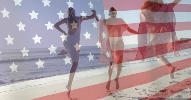 Animação Bandeira Dos Eua Sobre Felizes Amigos Diversos Praia Verão — Vídeo de Stock