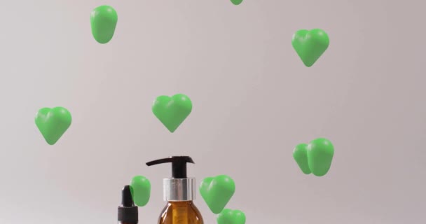 Animação Corações Verdes Subindo Sobre Sabão Escova Autocuidado Produtos Beleza — Vídeo de Stock