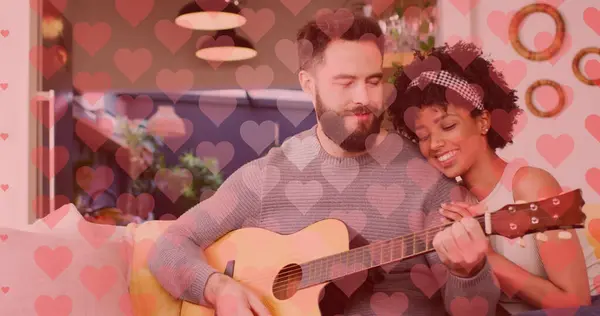 Gitar Çalan Mutlu Çift Yerine Kalplerin Görüntüsü Aşk Romantizm Yaşam — Stok fotoğraf