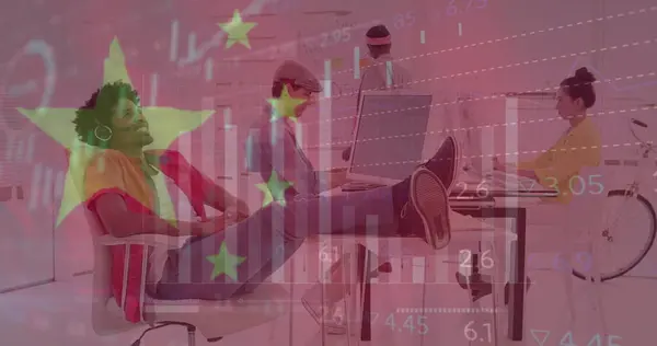 Bild Der Datenverarbeitung Und Flagge Von China Über Verschiedenen Geschäftsleuten — Stockfoto