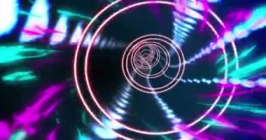 Siyah arkaplanda hareket eden parlak ışık ve neon tünellerin animasyonu. Işık, desen, renk ve hareket konsepti dijital olarak oluşturulmuş video.