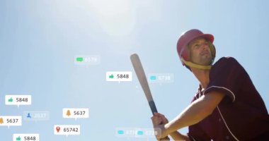 Kafkas erkek beyzbol oyuncusu üzerinde simge ve veri işleme animasyonları. Küresel spor, sosyal medya, bağlantılar, hesaplama ve veri işleme kavramı dijital olarak oluşturulmuş video.