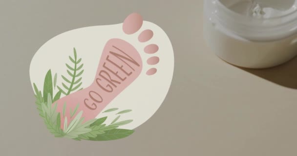 Animación Texto Verde Descalzo Logotipo Las Plantas Sobre Crema Facial — Vídeo de stock