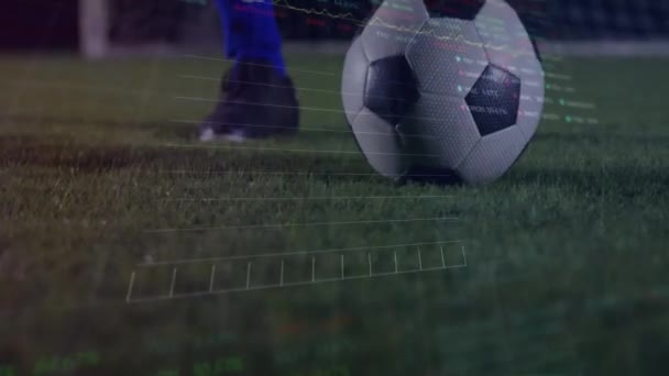 Animacja Przetwarzania Danych Finansowych Nad Piłkarzem Piłką Globalny Sport Biznes — Wideo stockowe