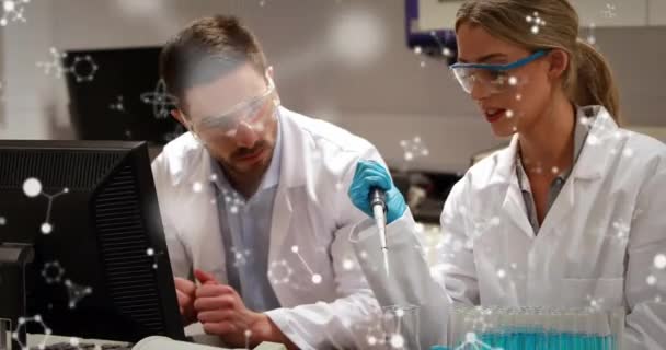 Animace Molekul Zpracování Dat Přes Různé Vědce Laboratoři Globální Věda — Stock video