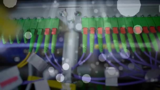 Animasi Bintik Bintik Cahaya Bergerak Atas Server Komputer Koneksi Global — Stok Video