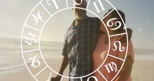 Animation Eines Horoskops Das Sich Über Glückliche Senioren Bewegt Die — Stockvideo