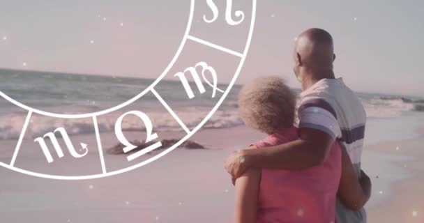 Animation Horoskop Som Rör Sig Över Glada Äldre Afrikanska Amerikanska — Stockvideo