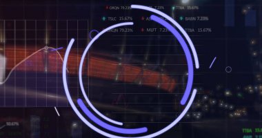 Veri işleme ve şehir manzarası üzerindeki şekillerin resmi. Küresel teknoloji, bilgisayar ve dijital arayüz kavramı dijital olarak oluşturulmuş görüntü.