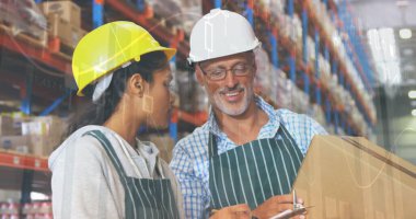 Depoda çalışanların veri işleme görüntüsü. küresel sevkiyat, dağıtım ve bağlantılar konsepti dijital olarak oluşturuldu.