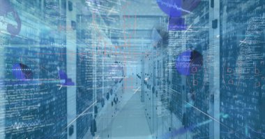 Sunucu odasında matematiksel denklemlerin ve veri işlemenin resmi. Küresel teknoloji, bilgisayar ve dijital arayüz kavramı dijital olarak oluşturulmuş görüntü.