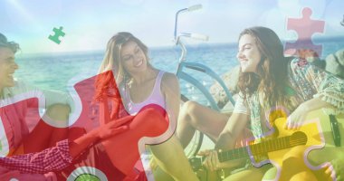 Yaz plaj partisinde mutlu arkadaşlar üzerine renkli yapboz parçaları. otizm, öğrenme güçlüğü, destek ve farkındalık kavramı dijital olarak oluşturulmuş görüntü