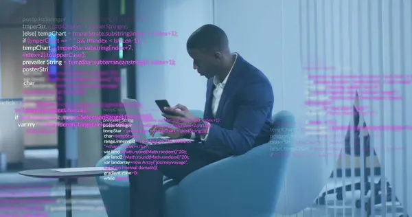 Bilde Databehandling Afrikansk Amerikansk Forretningsmann Ved Hjelp Smarttelefon Globale Økonomiske – stockfoto