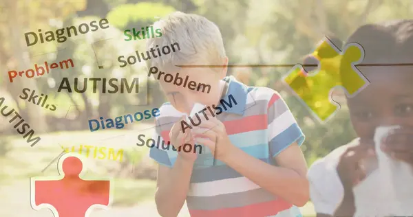 Imagem Peças Quebra Cabeça Coloridas Texto Autismo Sobre Crianças Amigos — Fotografia de Stock