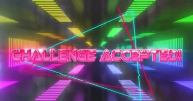 Neon desenli arkaplan üzerinde meydan okunan metnin canlandırması. Küresel video oyunu, dijital arayüz, iletişim, bilgisayar ve veri işleme kavramı dijital olarak oluşturuldu.