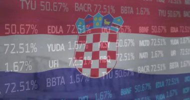 Hırvat bayrağı üzerinde finansal veri işleme animasyonu. Küresel iş, finans, bağlantılar, hesaplama ve veri işleme kavramı dijital olarak oluşturulmuş video.
