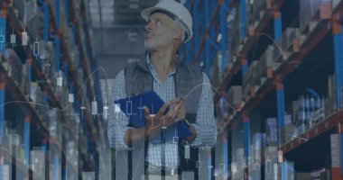 Depoda çalışan adamın istatistik ve mali veri işleme görüntüsü. küresel gönderim ve bağlantılar konsepti dijital olarak oluşturulmuş görüntü.