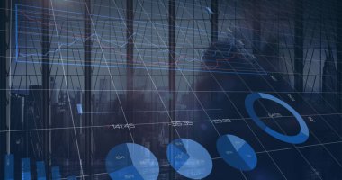 Yürüyen iş adamları üzerinde finansal veri işleme görüntüsü. küresel iş, finans ve dijital arayüz kavramı dijital olarak oluşturulmuş görüntü.