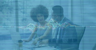 Muhtelif kadın ve erkek üzerinde grafikler. İş, finans ve ekonomi kavramı dijital olarak oluşturulmuş imaj.