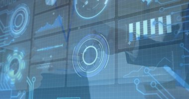 İş adamlarının kartvizitlerle paylaşması üzerine dijital ekranda çeşitli verilerin görüntüsü. İş, işbirliği, iletişim ve teknoloji konsepti dijital olarak oluşturulmuş görüntü.