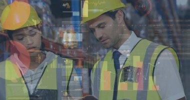 Depoda çalışan kadın ve erkeğin istatistik ve mali veri işleme görüntüsü. küresel gönderim ve bağlantılar konsepti dijital olarak oluşturulmuş görüntü.
