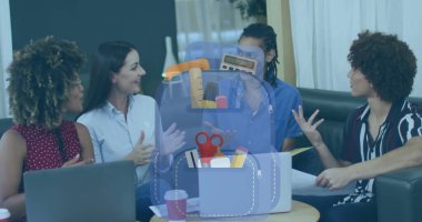 Ofiste çalışan iş adamlarının okul çantasındaki görüntüsü. Küresel hesaplama, finans, iş ve veri işleme kavramı dijital olarak oluşturulmuş görüntü.