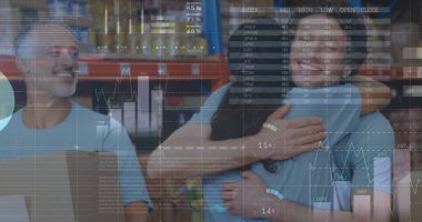 Depoda sarılan mutlu insanların veri işleme görüntüsü. küresel veri işleme, gönderme ve gönderme kavramı dijital olarak oluşturuldu.