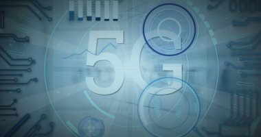 Gri arkaplan üzerinde 5G metin ve veri işleme resmi. Küresel bağlantılar, veri işleme ve dijital arayüz konsepti dijital olarak oluşturulmuş resim.