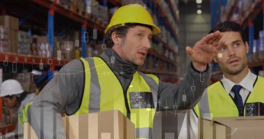 Depoda çalışanların veri işleme görüntüsü. küresel sevkiyat, dağıtım ve bağlantılar konsepti dijital olarak oluşturuldu.