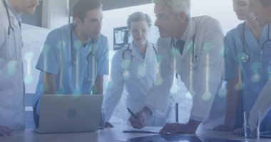 Çeşitli doktorlar üzerinde DNA ipliği ve veri işleme imgesi. Küresel tıp, bağlantılar, hesaplama ve veri işleme kavramı dijital olarak oluşturulmuş görüntü.