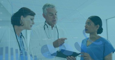 Çeşitli doktorların veri işleme görüntüsü. küresel tıp, sağlık ve veri işleme kavramı dijital olarak oluşturulmuş görüntü.