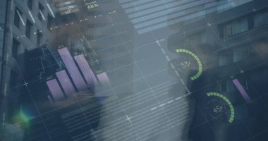 Ofis binası üzerinden finansal veri işleme ve iş adamlarının görüntüsü. küresel finans, iş ve dijital arayüz kavramı dijital olarak oluşturulmuş görüntü.