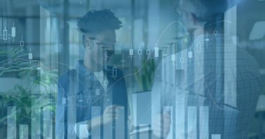 Ofisteki çeşitli iş adamlarıyla ilgili finansal veri işleme resmi. Küresel iş ve dijital arayüz kavramı dijital olarak oluşturulmuş görüntü.