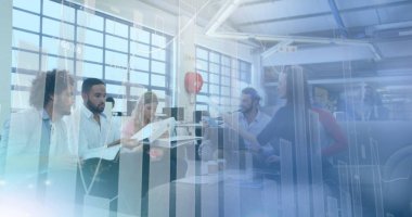 Ofisteki iş adamlarının mali veri işleme görüntüsü. küresel işletme ve finans ve ağ konsepti dijital olarak oluşturulmuş imaj.