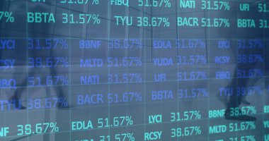 İş adamları üzerinden finansal veri işleme görüntüsü. küresel iş, bağlantılar ve veri işleme kavramı dijital olarak oluşturulmuş görüntü.