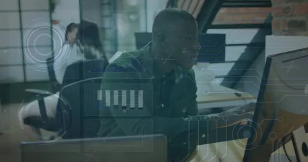 Bilde Databehandling Afrikansk Amerikansk Forretningsmann Som Bruker Datamaskin Globalt Forretnings – stockfoto