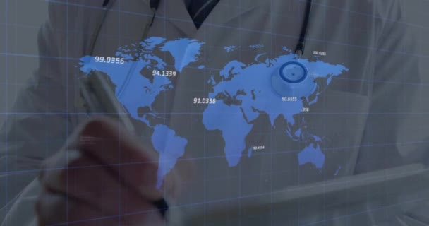 Animação Processamento Dados Mapa Mundo Sobre Branco Médico Sexo Masculino — Vídeo de Stock