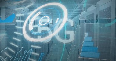 Bilgisayar sunucuları üzerinden veri işleme resmi. küresel bağlantılar, veri işleme ve hesaplama kavramı dijital olarak oluşturulmuş resim.