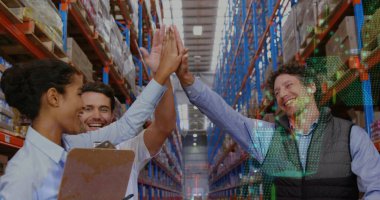 Depodaki çeşitli işçilerin veri işleme görüntüsü. küresel iş ve dijital arayüz kavramı dijital olarak oluşturulmuş görüntü.